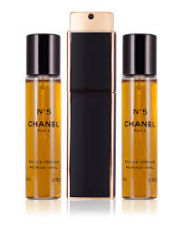 Le nez lui propose une composition visionnaire faisant appel à une utilisation inédite des aldéhydes. Chanel No 5 Eau De Parfum Taschenspray Nachfullbar 3 X 20 Ml Perfumetrader