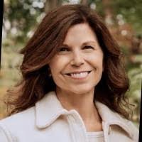 Cindy Molloy's Instagram, Twitter & Facebook