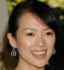 魅惑性感的激情天使 可以說，無論外表還是氣質，舒淇都美得可以讓任何人閉嘴。 她也接過外片，也有「國際性」，但和章子怡不同，她的智慧不具有攻擊性，她的身上沒有那種披荊斬棘的急切。 家庭背景：父親是當文職，母親是家庭主婦，弟弟念高二。 現在舒淇負起養家責任。 ç« å­æ€¡èˆ'æ·‡æ»¡è„¸é›€æ–'æ€Žä¹ˆç¥›æ–'æœ€æœ‰æ•ˆ æŠ¤è‚¤å…»é¢œ
