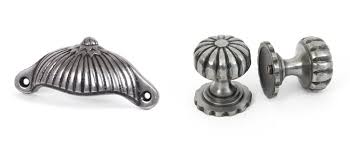 Handles and more stock premium stainless steel handles in varied shapes and styles for a variety. Best Kitchen Cupboard Door Handles For 2020