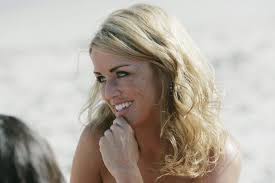 Elizabeth Kitt's Instagram, Twitter & Facebook