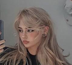 Lea Lawrence's Instagram, Twitter & Facebook