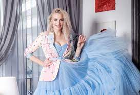 Check below for more deets about diana dumitrescu. ActriÅ£a Diana Dumitrescu Revine Pe Tv Va Prezenta O Emisiune La Antena 1