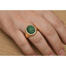 Cincin di jari ini juga menambah glamor dan kesan berkelas. Memakai Cincin Di Jari Manis Dan Ibu Jari Bangkitmedia