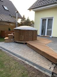 Eine uralte skandinavische tradition erfreut sich zunehmender beliebtheit zur entspannung im garten oder auf der terrasse. Erfahrungsbericht Badefass Aus Holz Mit Ofen Fotos Infos Kosten Der Badetonne Hausbau Blog