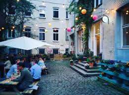 Hamburg Restaurant Schanze Jill Neapolitanische Pizza Im Sommer Kann Man Im Hinterhof Draussen Sitzen Instagram Instagram Posts Street View