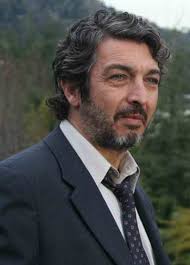 He works since he was a little boy, and has obtained with the years a remarkable evolution from soap opera gallant and tv. Ricardo Darin Great Actor From Argentina Ricardodarin Movie Stars Actors Film Books