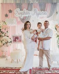 Warna aksesoris yang dipakai harus serasi dengan warna baju dan jilbab agar lebih sedap dipandang. 10 Potret Aqiqah Sophia Ayana Anak Kedua Yasmine Wildblood Bernuansa Pink Cantik Kapanlagi Com