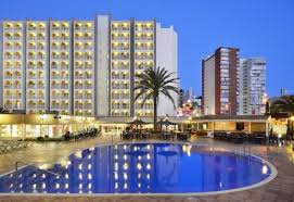 Benidorm har 76000 innbyggere, av disse er 1 av 3 er byen har i dag 76000 innbyggere, av disse er 1 av 3 utlendinger. Sol Pelicanos Ocas Benidorm Spania Alfitravel Ro