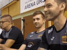 W piątkowy wieczór kibice zobaczą dziewięć pojedynków, w tym osiem na zasadach mma i jedno starcie w kickboxingu. Mateusz Bieniek Beka Gif Mateusz Bieniek Beka Smile Discover Share Gifs
