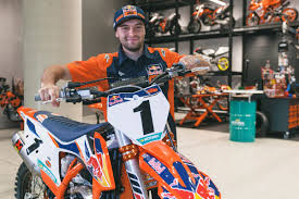 Rempassa vaihdettu ktm 525 kampura ja sylinteri. Unveiled New Ktm 450 Sx F Factory Edition Set To Stun Rivals On And Off The Track Ktm Press Center