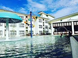 With a stay at ērya by suria hot spring bentong in bentong, you'll be 17.2 mi (27.7 km) from genting skyway and 21.7 mi (34.9 km) from genting highlands theme park. Morning Scenery At Suria Hot Spring Resort Bentong Any Enquiries Contact Us At 09 2210200 Suriahotspringresortbentong Suriahotsp Resort Mansions House Styles