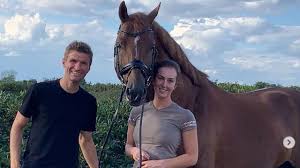 Mit ihrem pferd stand by me gewann sie in diesem jahr die. Bayern Munchen Susser Nachwuchs Bei Thomas Muller Und Ehefrau Lisa Fussball Bild De
