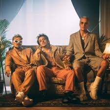 Antes o después todos vemos un ángel, y tu en el 2007 fuiste la reina del baile, y yo era un tipo algo raro dama y vagabundo. D A M A Nao Da Lyrics Genius Lyrics