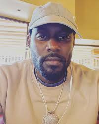 There are places in Spain where it is "normal" for a cleaning lady to go  into a men's bathroom/locker room to clean while men are using the  bathroom, dressing, or having a