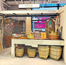 街市一定就是濕淋淋又嘈雜？那這個經活化改造的中環街市必定另你刮目相看!中環街市自 2017 年 10 月開始重建項目，終於在本月重新開放。經過活化後的街市煥然一新，有超過70間不同類型的商戶進駐，涵蓋由街頭小吃至特色食肆、本地品牌至文青小店、以及生活品味雜貨等。此外，大樓內亦設有. Ewopqxzmaplhnm