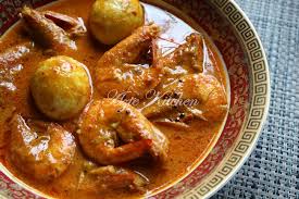 Udang dimasak dengan bumbu kuning kari hingga matang dan meresap. Gulai Udang Lauk Nasi Dagang Kelantan Azie Kitchen