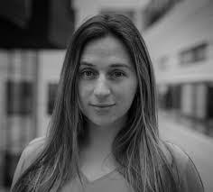 Amy Munro's Instagram, Twitter & Facebook