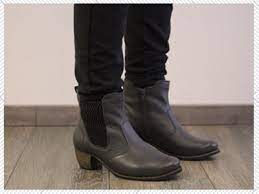 Ein paar der zeitlosen fußbekleidung gehört in jeden kleiderschrank. Stylingtipps Fur Ihre Stiefel Und Stiefeletten Tessamino De