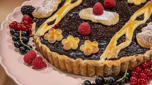 das grosse backen waldbeer vlaai mit vanillepudding rezept das grosse backen das grosse backen rezepte backen