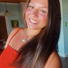 Sunny invites Shayla to join Amber's class, causing tension