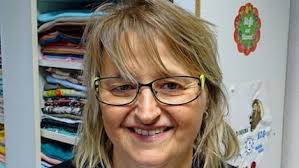 Klein Lehmhagen: Diese Frau näht Kleidung für Frühchen und Sternenkinder