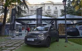 E lo fa scegliendo lo stesso quotidiano locale sul quale il manager del. Fiat Sceglie La Spagna Per Presentare La 500 Elettrica Ildenaro It