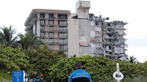 Das zwölfstöckige wohnhaus mit meerblick in strandnähe ist als „champlain towers. Gc53gytnt7d9sm