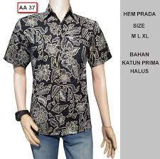 Ini salah satu batik pria panjang yang cocok digunakan dalam bekerja kantoran. Model Desain Baju Batik Cowok