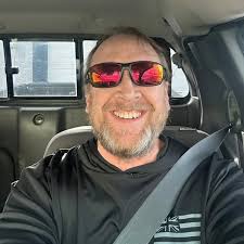 If you're hanging out in an abandoned building in Downtown Las Vegas today  you might want to leave... 🎥 @hawkpilot9al