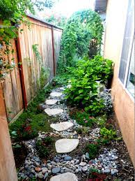 Pin By Pamela On In The Garden Side Yard Landscaping Yard Landscaping Small Backyard Landscaping