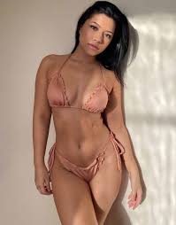 Julia Kelly - Free pics, galleries & more at Babepedia