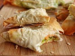 È importante che i cannoli restino un po' a seccarsi all'aria prima di cuocere. Ricetta Light Con Pasta Fillo Triangoli Ripieni Franca Molluzzo Personal Trainer