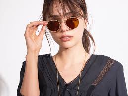 大人顔を狙うなら メタルフレームサングラスを買わなきゃ サングラス 女性 顔
