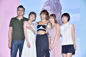 Fall in love at first kiss (2019). ç°¡å»·èŠ®ç¡ç›¸å·®æŠŠå¦¹è¸¹ä¸‹åºŠ
