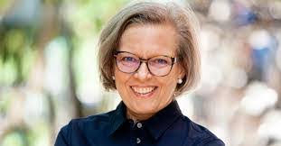 Kristen Mullaney's Instagram, Twitter & Facebook