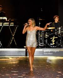 Kelsea Performing At The Vsfashionshow Gettyimages Celebrity Outfits Vs Fashion Shows Kelsea Ballerini