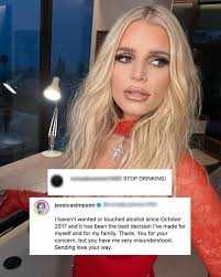 Jessica Simpson is clapping back at claims she is drinking again after over  six years of sobriety. 👏🙅‍♀️ She shut down a critic who commented