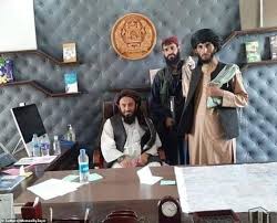 Les talibans 6 ou taliban 7 (طالبان ṭāliban, « étudiants » ou « chercheurs »), s'autoproclamant émirat islamique d'afghanistan, est un mouvement fondamentaliste islamiste armé œuvrant en afghanistan et au pakistan depuis octobre 1994. Iyq0kzzvibsjdm