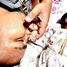 Kareena sendiri tak pernah menyangka bisa jatuh cinta pada sosok lelaki yang lebih tua. Ali Puteh Letak Nama Bayi Lelaki Syed Umar Iskandar Sempena Nama Abam Sensasi Selebriti