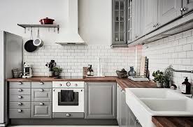 Backsplash Light Grey Shaker Style Kitchen Cabinet Painted In Benjamin Moore 1475 Graystone Grey Kitchen Designs Grey Kitchen Interior Interior Design Kitchen