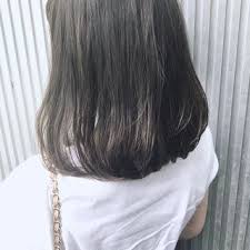 萩原 翔志也 viccaさんのスナップ ナチュラル 前髪 ストレート ミディアム アッシュ 透明感 グレージュ ストレートヘア ヘアスタイル ロング ヘアスタイリング
