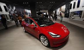 تيسلا تغلق متاجرها وتتحول إلى البيع عبر الإنترنت فقط Tesla Car Things To Sell