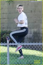 Kristen Stewart Friends Are In A League Of Their Own With Baseball Game Photo 4334092 Kristen Stewart Pictures Just Jared