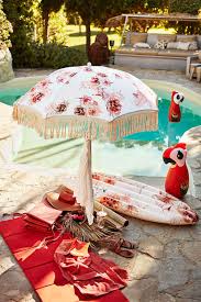 Partyideen Fur Deine Bachelorette Party Depot In 2020 Sommerdeko Partydeko Sommerzeit