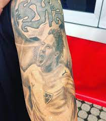 Hier haben sie jederzeit zugriff auf ihre abonnements, können den urlaubsservice buchen und uns ihre anliegen zur bestellung, zahlung und prämien mitteilen. Ex Vfb Torhuter Timo Hildebrand Mit Einem Sichtlich Bekennenden Fan Stuttgarter Nachrichten