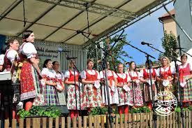 Období normalizace na počátku 70. Chodske Slavnosti Vavrinecka Pout Domazlice Plzensko A Cesky Les Zars Cz Chaty Chalupy