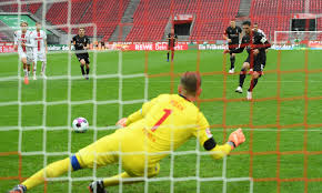Rami bensebaini zal de bal nemen. Mit Anlauf In Die Derbyniederlage Der 1 Fc Koln Verliert Gegen Borussia Monchengladbach Klar