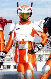 地球滅亡を企む悪の組織ネオテーラの起こす超災害に対処するために 世界消防庁が精鋭隊員を集めて組織した特別救助部隊レスキューフォースの第二期メンバーの１人で 心優しく天然ボケ気味の22歳の女性隊員で 強化スーツを装着してr４となり 戦闘は不得手だが医学知識