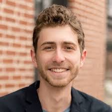 Kari Hutton's Instagram, Twitter & Facebook